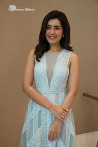 Telugu Actress Raashi Khanna photoshoot in a blue dress