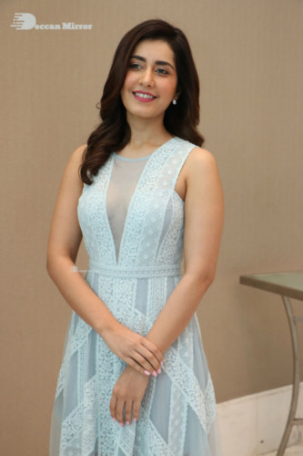 Telugu Actress Raashi Khanna photoshoot in a blue dress