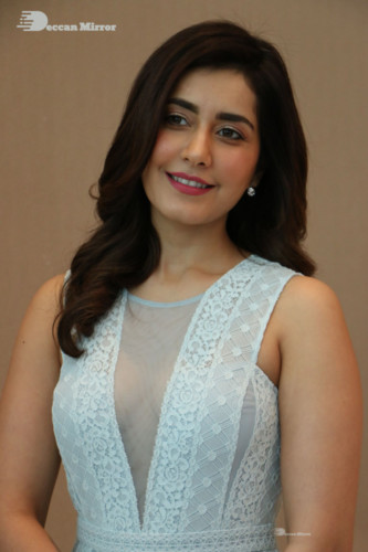 Telugu Actress Raashi Khanna photoshoot in a blue dress
