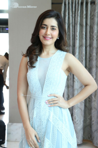 Telugu Actress Raashi Khanna photoshoot in a blue dress