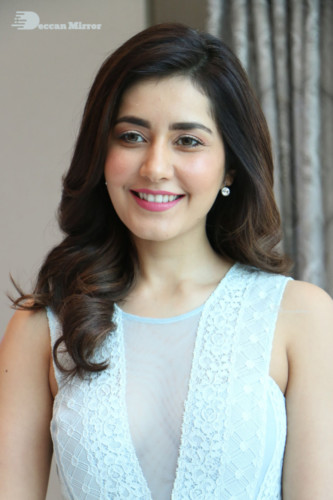 Telugu Actress Raashi Khanna photoshoot in a blue dress