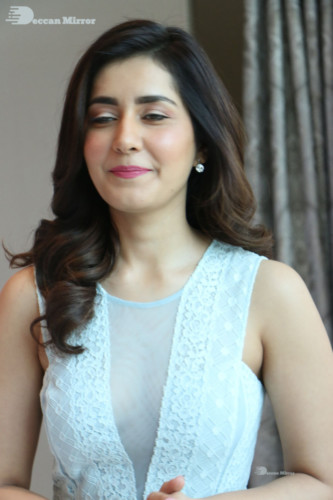 Telugu Actress Raashi Khanna photoshoot in a blue dress