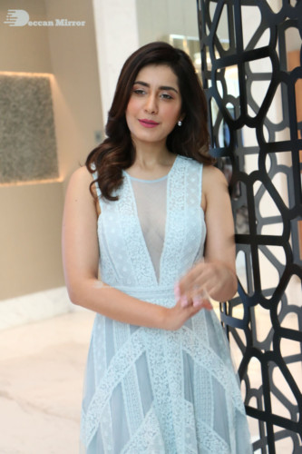 Telugu Actress Raashi Khanna photoshoot in a blue dress