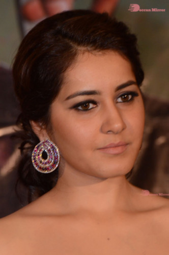 Telugu Actress Raashi Khanna photoshoot in a strapless red dress