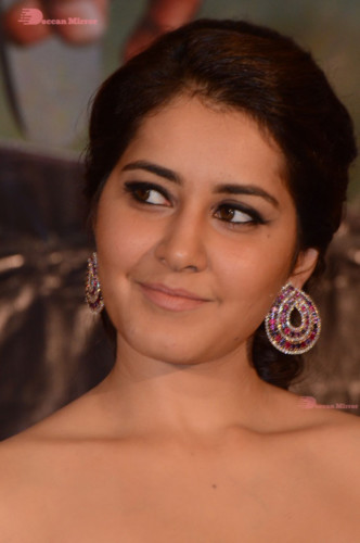 Telugu Actress Raashi Khanna photoshoot in a strapless red dress