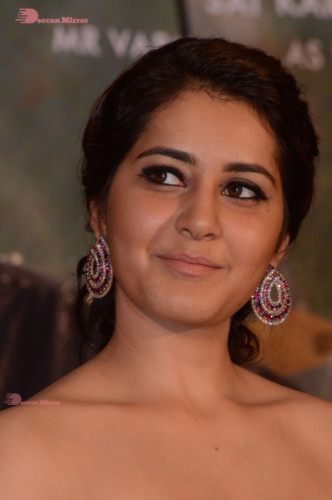 Telugu Actress Raashi Khanna photoshoot in a strapless red dress