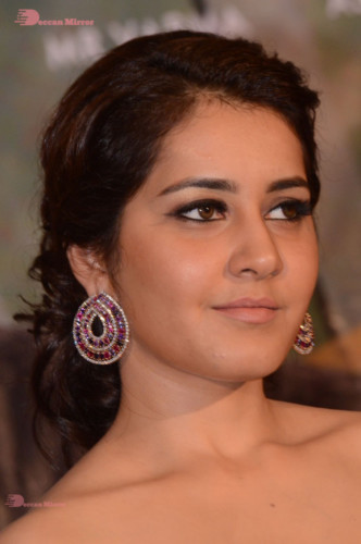 Telugu Actress Raashi Khanna photoshoot in a strapless red dress