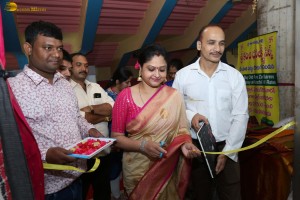 Actress Raasi launches Silk of India Handloom Expo
