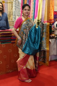 Actress Raasi launches Silk of India Handloom Expo