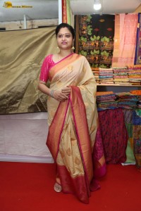 Actress Raasi launches Silk of India Handloom Expo
