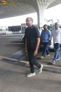 Superstar Rajinikanth spotted at Mumbai Airport