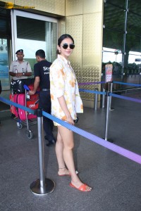 actress Rakul preet singh leg show in a short dress at airport