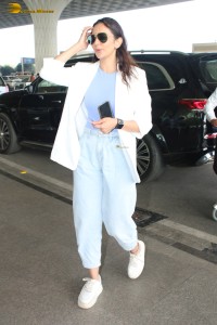 actress Rakul Preet Singh cute at the airport