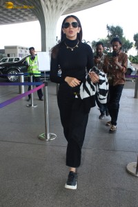 stylish rakul preet singh spotted at the airport in black dress
