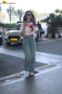 actress Rakul Preet Singh chic look at mumbai airport