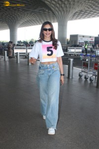 actress Rakul Preet Singh chic look at mumbai airport