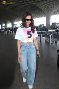 actress Rakul Preet Singh chic look at mumbai airport