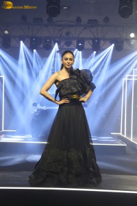 actress Rakul Preet Singh stunning in a black dress doing a ramp walk