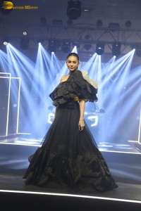 actress Rakul Preet Singh stunning in a black dress doing a ramp walk