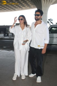 actress Rakul Preet Singh spotted at mumbai airport with her husband jackky bhagnani