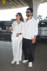 actress Rakul Preet Singh spotted at mumbai airport with her husband jackky bhagnani