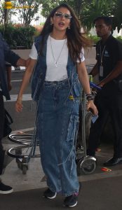 actress Rakul Preet Singh chic look in denim jeans