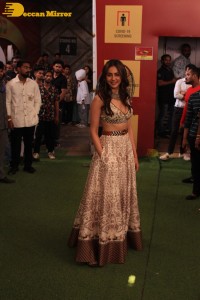 Ajay Devgn and Rakul Preet promote Runway 34 at Dance India Dance Little Masters Set