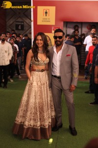 Ajay Devgn and Rakul Preet promote Runway 34 at Dance India Dance Little Masters Set