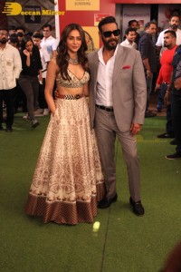 Ajay Devgn and Rakul Preet promote Runway 34 at Dance India Dance Little Masters Set