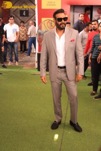 Ajay Devgn and Rakul Preet promote Runway 34 at Dance India Dance Little Masters Set