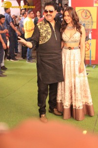 Ajay Devgn and Rakul Preet promote Runway 34 at Dance India Dance Little Masters Set