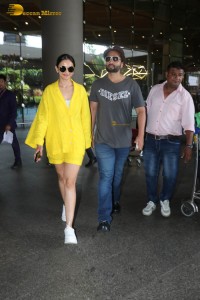 lovebirds rakul preet singh and jackky bhagnani spotted at airport on june 5, 2023