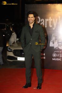 Celebrities including Mrunal Thakur, Shilpa Shetty, Neha Dhupia, Sonali Bendre, Raashi Khanna attend Ramesh Taurani’s birthday