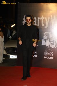 Celebrities including Mrunal Thakur, Shilpa Shetty, Neha Dhupia, Sonali Bendre, Raashi Khanna attend Ramesh Taurani’s birthday