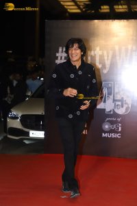 Celebrities including Mrunal Thakur, Shilpa Shetty, Neha Dhupia, Sonali Bendre, Raashi Khanna attend Ramesh Taurani’s birthday