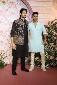 Ramesh Taurani’s Diwali Bash attended by Govinda, Anil Kapoor, Salman Khan, Shriya Saran, and others