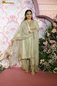 Ramesh Taurani’s Diwali Bash attended by Govinda, Anil Kapoor, Salman Khan, Shriya Saran, and others