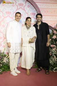 Ramesh Taurani’s Diwali Bash attended by Govinda, Anil Kapoor, Salman Khan, Shriya Saran, and others