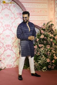 Ramesh Taurani’s Diwali Bash attended by Govinda, Anil Kapoor, Salman Khan, Shriya Saran, and others