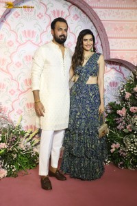 Ramesh Taurani’s Diwali Bash attended by Govinda, Anil Kapoor, Salman Khan, Shriya Saran, and others