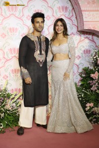 Ramesh Taurani’s Diwali Bash attended by Govinda, Anil Kapoor, Salman Khan, Shriya Saran, and others