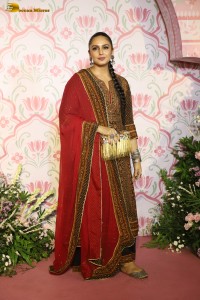 Ramesh Taurani’s Diwali Bash attended by Govinda, Anil Kapoor, Salman Khan, Shriya Saran, and others