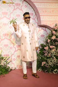 Ramesh Taurani’s Diwali Bash attended by Govinda, Anil Kapoor, Salman Khan, Shriya Saran, and others