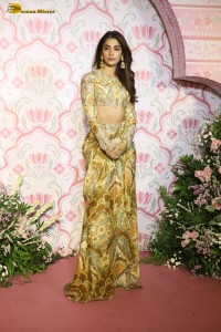 Ramesh Taurani’s Diwali Bash attended by Govinda, Anil Kapoor, Salman Khan, Shriya Saran, and others