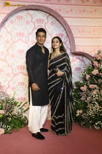 Ramesh Taurani’s Diwali Bash attended by Govinda, Anil Kapoor, Salman Khan, Shriya Saran, and others