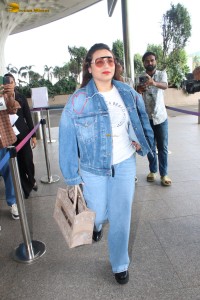 actress Rani Mukerji spotted wearing all denim at the mumbai airport
