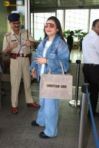 actress Rani Mukerji spotted wearing all denim at the mumbai airport