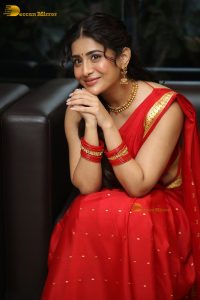 actress rashi singh very pretty in a red saree