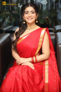actress rashi singh very pretty in a red saree
