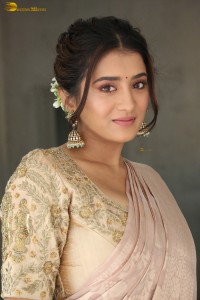 actress Rashi Singh gorgeous in a saree